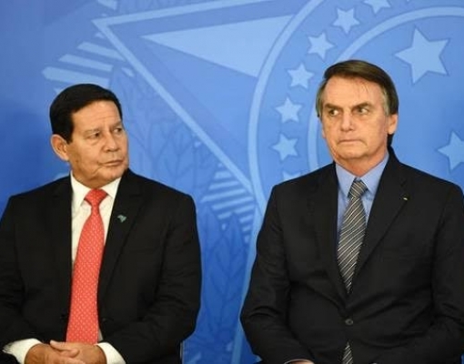 Mourão diz que navio legal é provável culpado por óleo