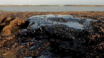 Governo investiga 30 navios para desvendar derrame de petróleo  no NE
