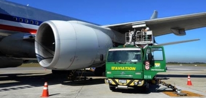 Governo estuda até fim do monopólio da Petrobras para reduzir preço de voo