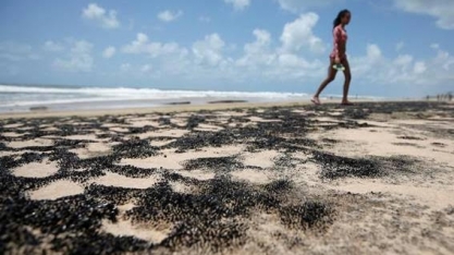 Ibama confirma petróleo venezuelano nas praias do Nordeste