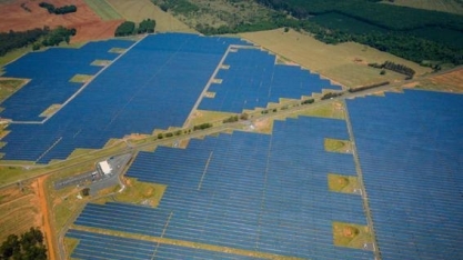 Taxar o sol ou subsidiar grupos de interesse?