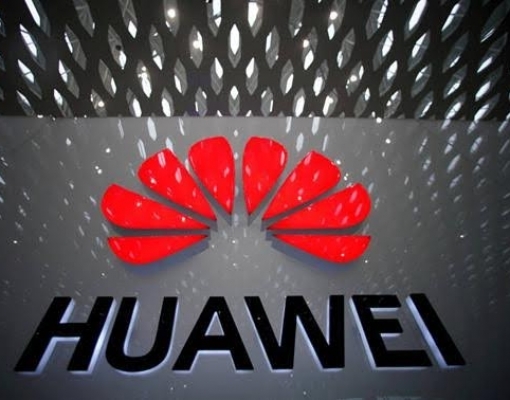 Depois de afagar China, Bolsonaro recebe Huawei 
