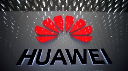 Depois de afagar China, Bolsonaro recebe Huawei 