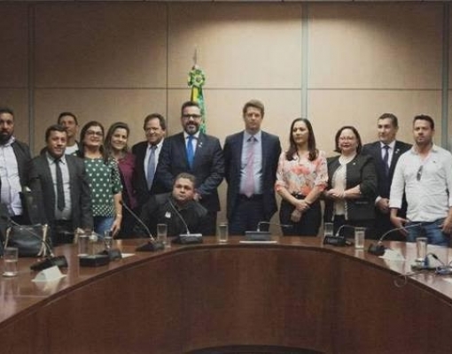  Após se reunir com infratores, Salles suspende fiscalização em reserva