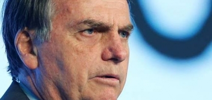 Bolsonaro discute revogar norma que proíbe venda direta de combustível  