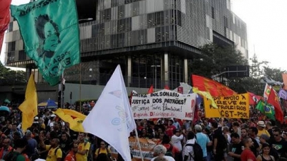 Petroleiros suspendem temporariamente greve da Petrobrás