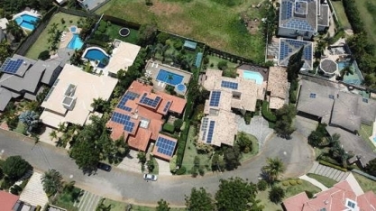 Instalação de sistema solar em telhados triplica no Brasil em 2019
