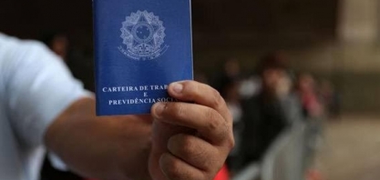 Pedidos de auxílio-desemprego crescem em março e abril