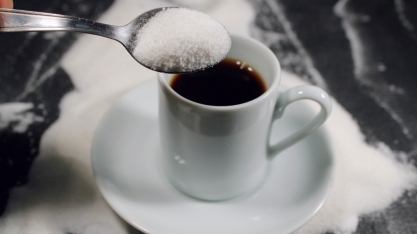 Açúcar bruto toca mínimas de contratos na ICE; café também recua  