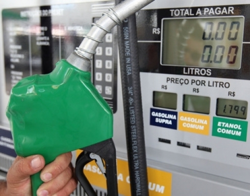 Preços da gasolina e etanol recuam 8% nos postos em abril