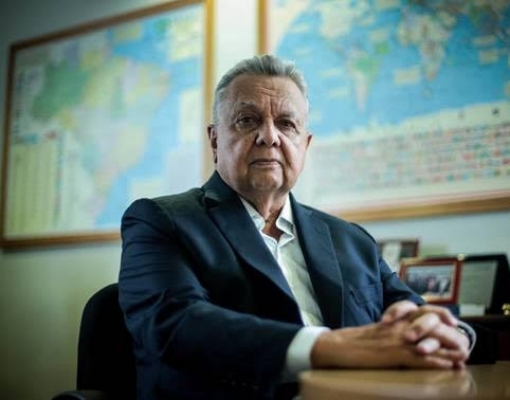 “O cooperativismo corrige o social através do econômico”, diz ex-ministro 