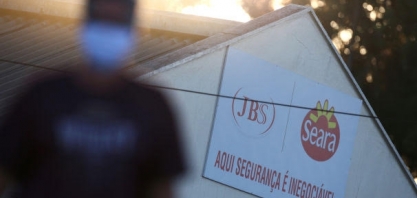 JBS: Liminar obriga JBS a garantir distanciamento físico em fábrica em SC