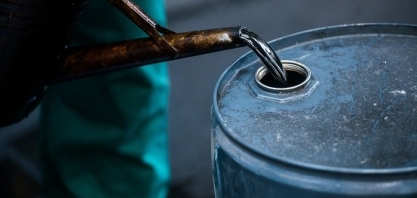 Covid-19: Preços do petróleo caem 8% por volta de preocupação com demanda 