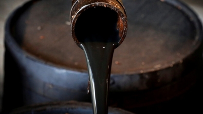 Preços do petróleo despencam com dados econômicos fracos dos EUA