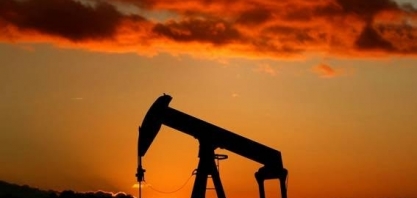 Petróleo sobe 2% com dados de estoque dos EUA, mas Opep+ limita ganhos