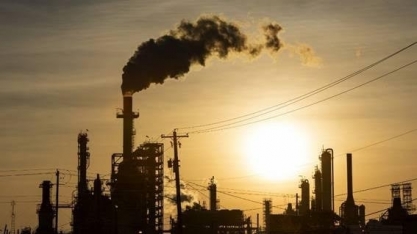 Petróleo: Preço cai com avanço da Covid-19 e retomada de oferta da Líbia