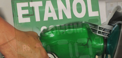 Caiado sanciona lei que institui política para estímulo ao uso de etanol