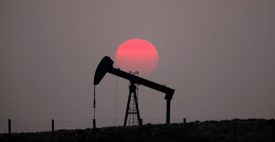Preços do petróleo caem 4% diante de novas ameaças do Covid-19 à economia