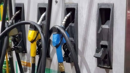 Gasolina mais cara e produção menor acendem o etanol nas usinas