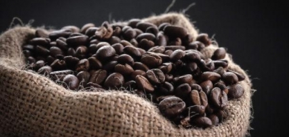 Com excesso de café, Brasil está sem espaço para armazenar grãos