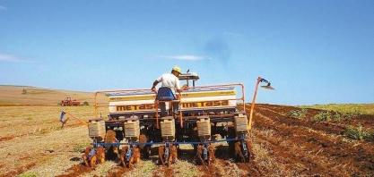 Plantio de soja chega a 1 mi de hectares por dia e quase recupera atraso