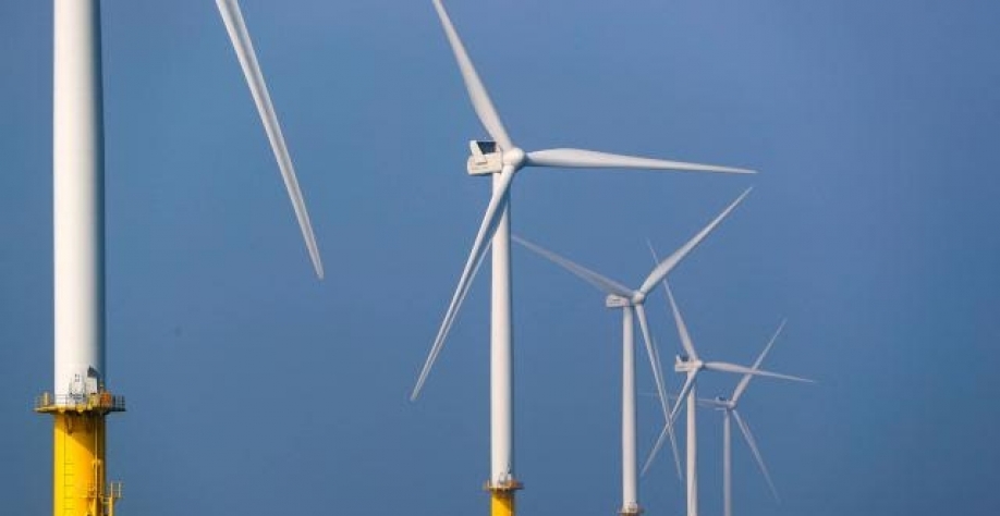 China dobra capacidade em energia renovável em 2020, mas constrói térmicas