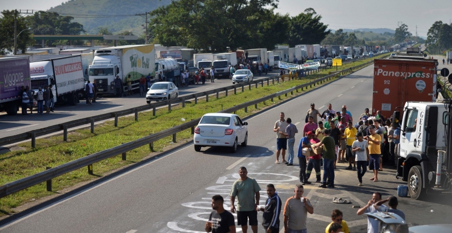 Greve de caminhoneiros seria 'tiro no pé', diz setor agrícola 