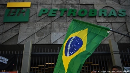 Análise: Bolsonaro serve Petrobras como bufê a seus aliados   
