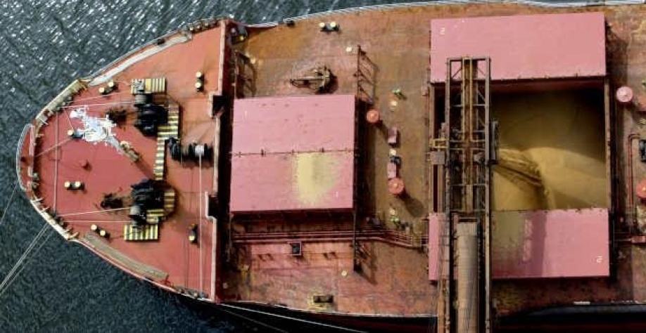 Soja e açúcar disputam espaço no porto de Santos e custos sobem