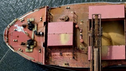 Soja e açúcar disputam espaço no porto de Santos e custos sobem