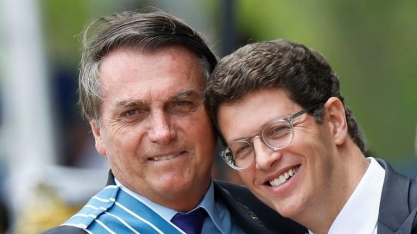 Salles mostra aos EUA país como cão de olho em frango