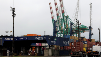 Embarques de açúcar e soja lideram movimento do porto de Santos