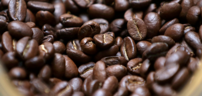 Café arábica atinge máxima de 4 anos e meio, açúcar sobe 2%