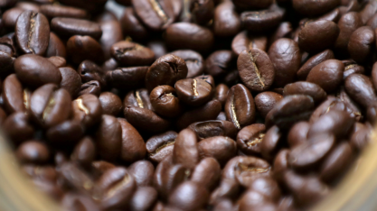Café arábica atinge máxima de 4 anos e meio, açúcar sobe 2%