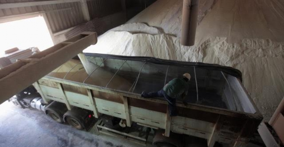 Açúcar bruto se recupera após mínima de um mês