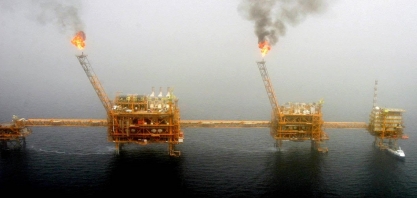 Petróleo sobe cerca de 2% com produção da Opep+ e projeções de demanda