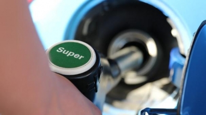 Petrobras reajusta diesel e mantém gasolina defasada em R$ 0,36