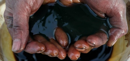 Preços do petróleo fecham em máxima desde 2014 diante de oferta curta