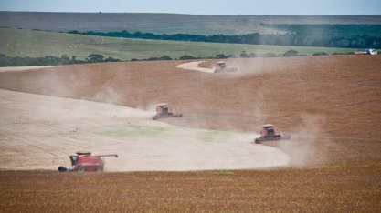 Produtores apostam em tecnologias e colhem 35% mais soja no Centro-Oeste