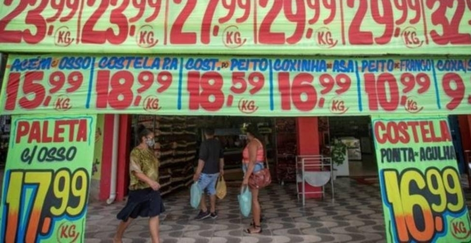 Legenda: Consumo de carne por habitante estimado para 2021 é o menor desde 2005.