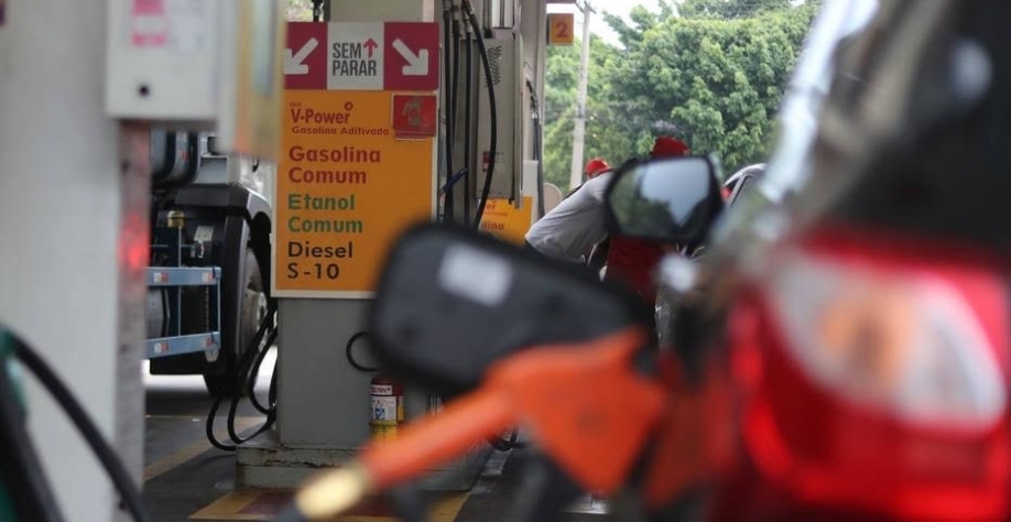 Legenda: Em 2021, os países - especialmente o Brasil -, enfrentaram os preços altos dos combustíveis. Foto: Alex Silva/Estadão