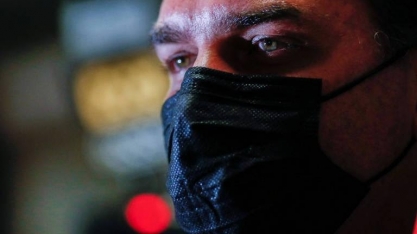 Flávio Bolsonaro assina PEC vista como kamikaze por time de Guedes