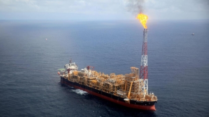 Petróleo Brent cai 2,56%, após acumular alta de 6% na semana passada