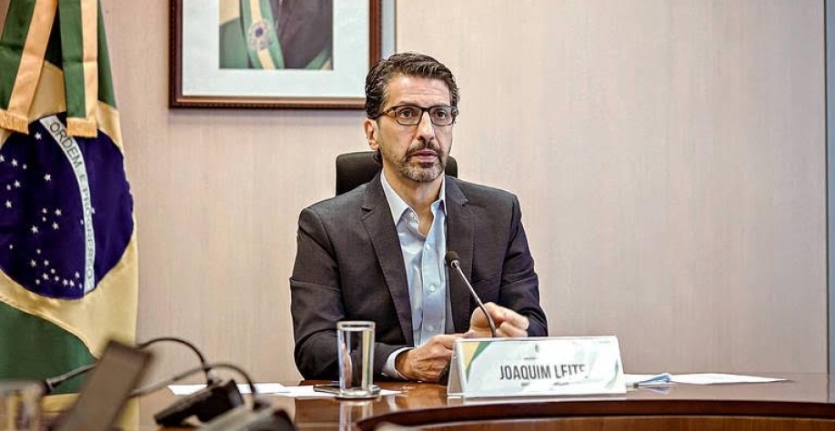 Legenda: O ministro do Meio Ambiente, Joaquim Leite, que pediu ao presidente Bolsonaro uma atualização urgente das políticas ambientais pelo governo - Divulgação/Ministério Meio Ambiente