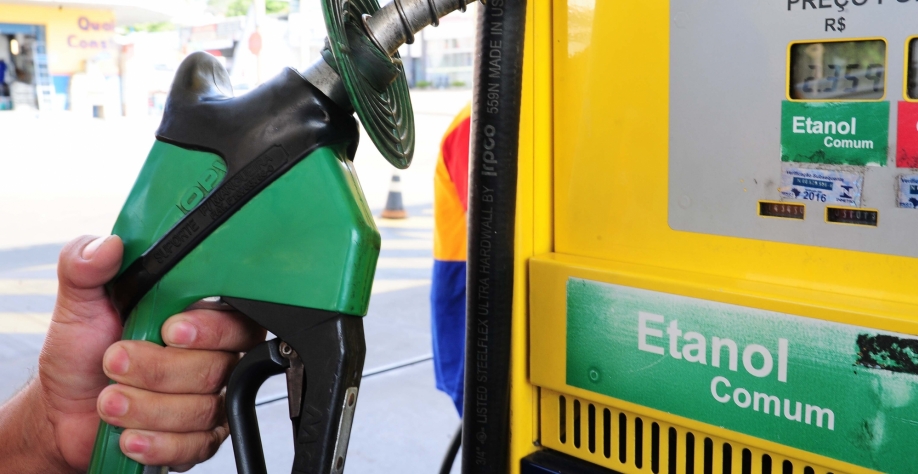 Queda no preço do etanol nas usinas começa a chegar nas bombas