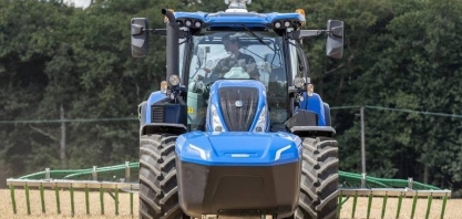 Gás gerado a partir de fezes e rejeitos agrícolas move trator sustentável