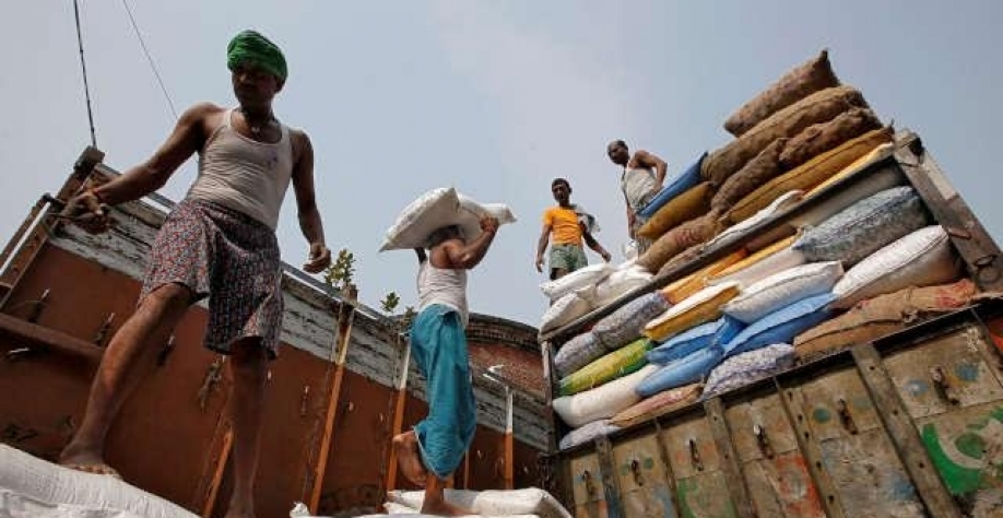 Legenda: As restrições às exportações da Índia, o segundo maior exportador de açúcar do mundo, provavelmente elevariam ainda mais os preços (Imagem: REUTERS/Rupak De Chowdhuri)