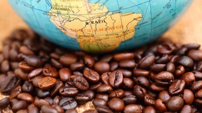 Comerciantes de café lutam para redirecionar embarques diante de guerra