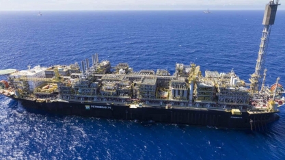 EUA e europeus discutem proibição de importações de petróleo russo