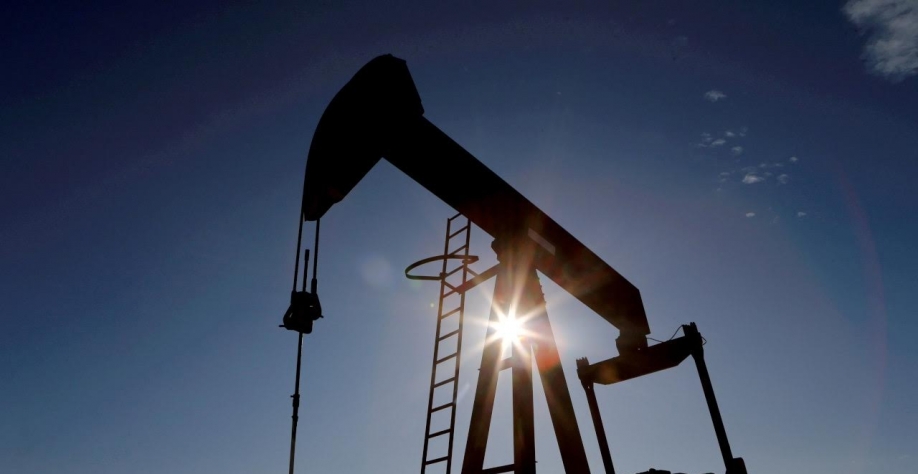 Legenda: O petróleo dos EUA encerrou com recuo de 15,44 dólares, ou 12,5%, a 108,70 dólares o barril, o pior dia desde novembro (Imagem: REUTERS/Angus Mordant)=